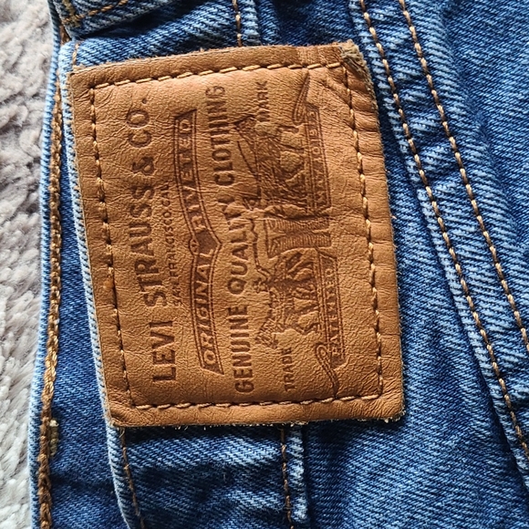 Levi Jean Shorts - Picture 4 of 5